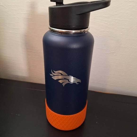 BRONCOS "NEW" never used insulated Hot/Cold water bottle - Picture 3 of 4